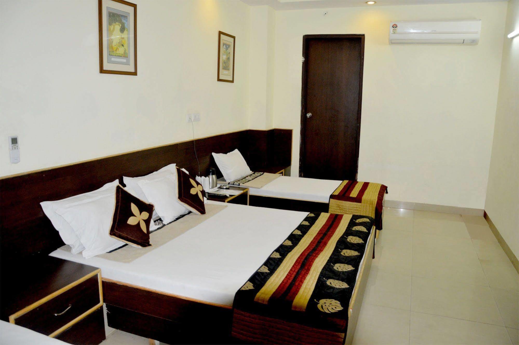 Hotel Ananta Inn Jaipur Buitenkant foto